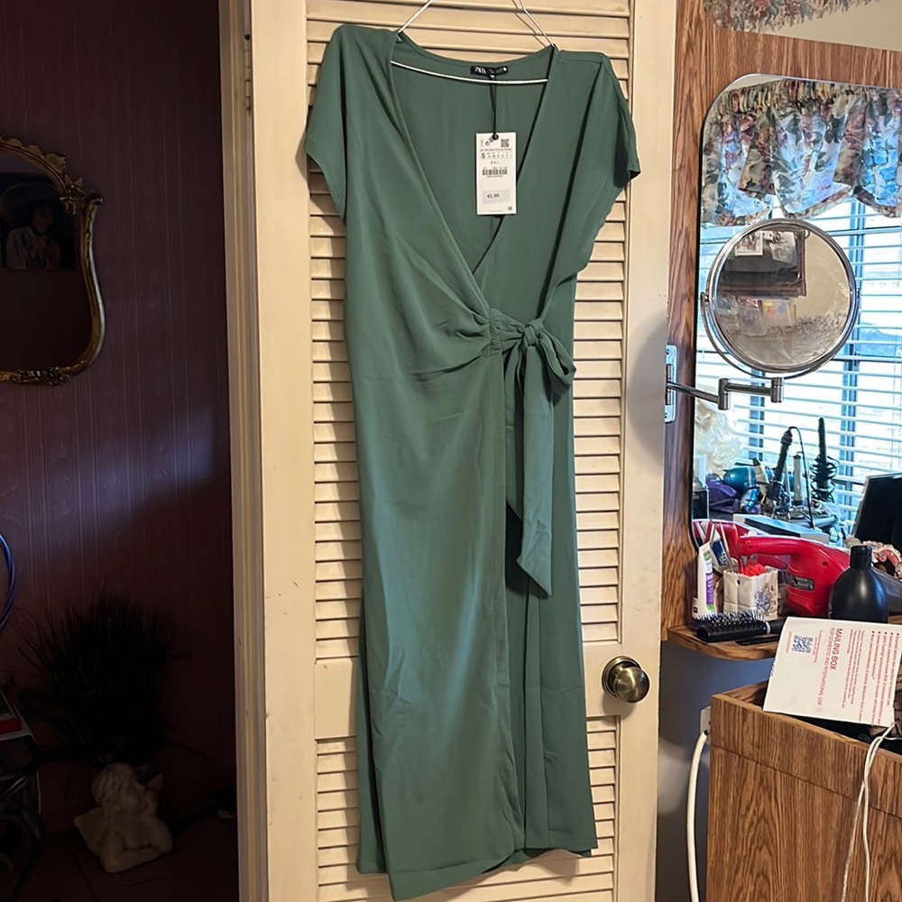 Zara NWT. green midi true wrap dress. Size small.